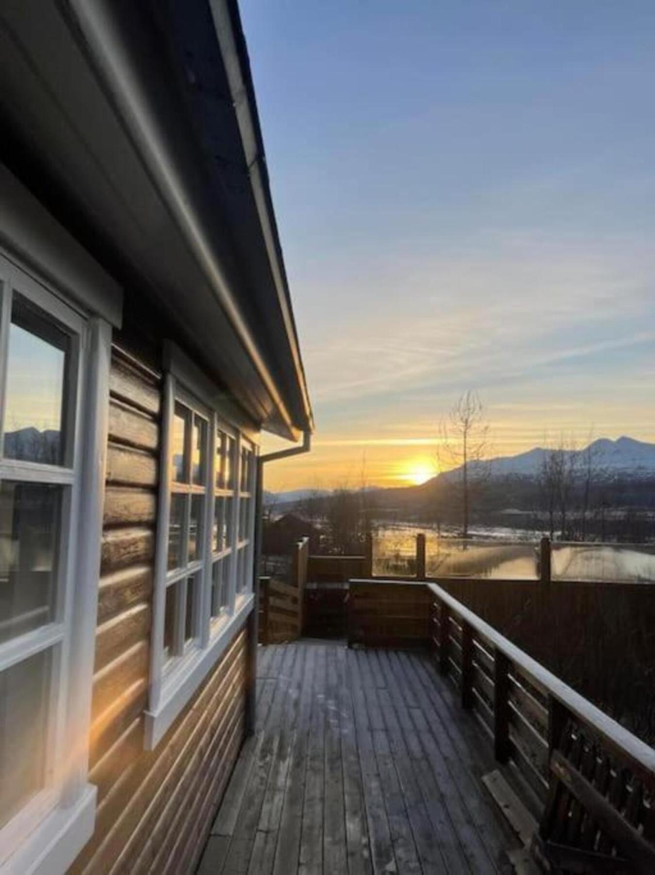Cozy 2 Bedroom Cottage With Hot Tub Akureyri Exterior foto