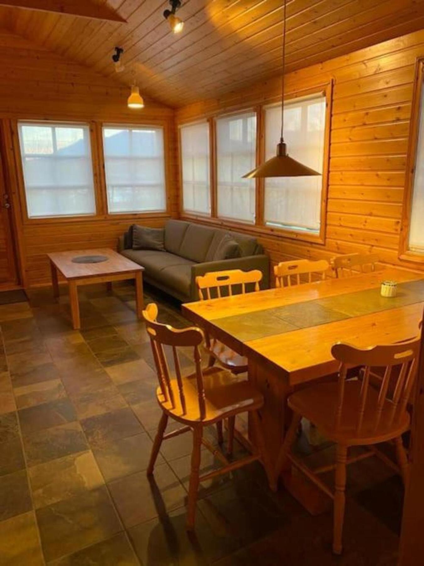 Cozy 2 Bedroom Cottage With Hot Tub Akureyri Exterior foto