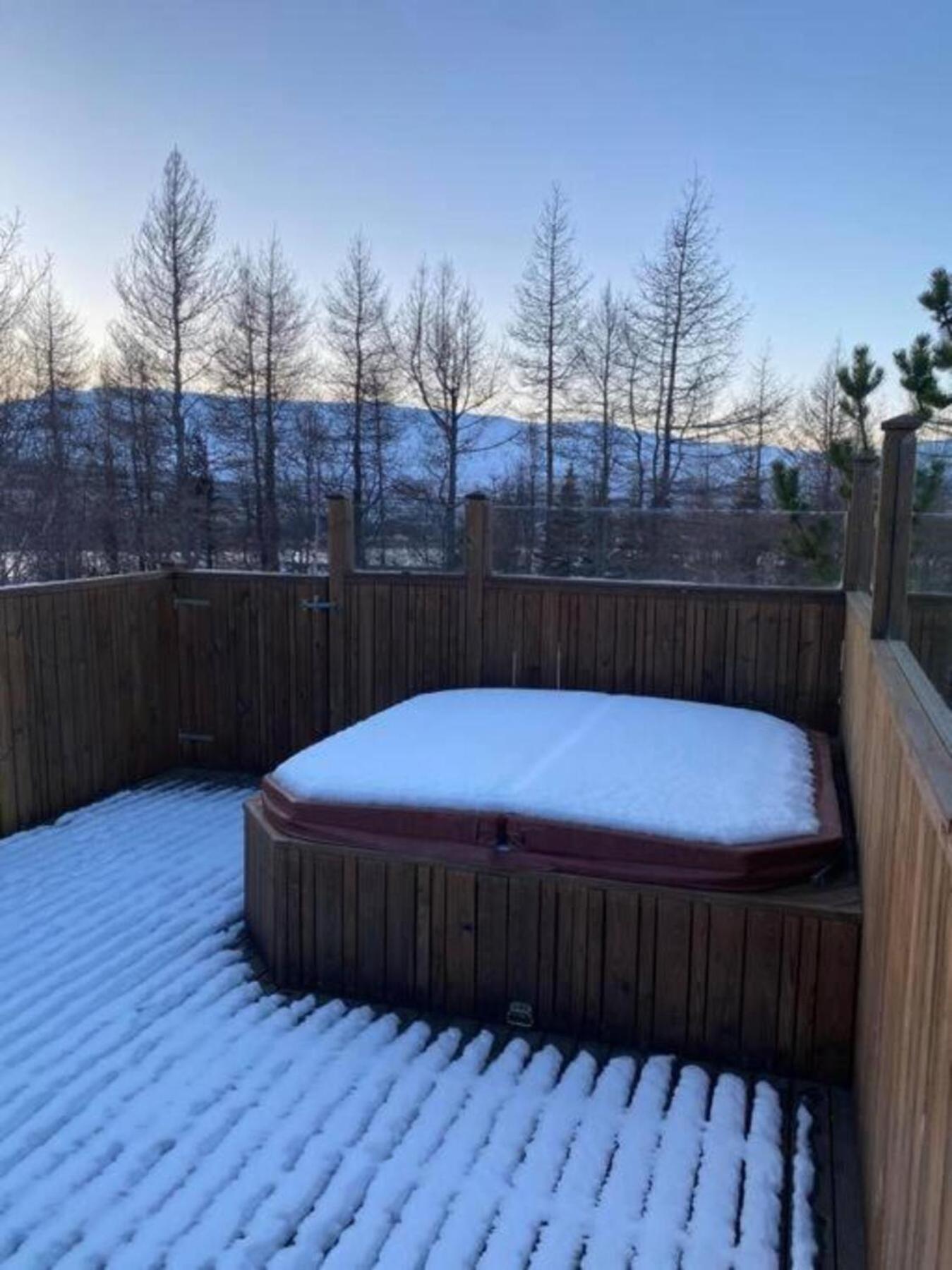 Cozy 2 Bedroom Cottage With Hot Tub Akureyri Exterior foto