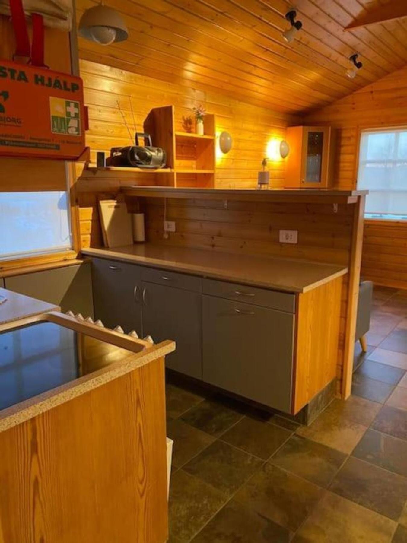 Cozy 2 Bedroom Cottage With Hot Tub Akureyri Exterior foto