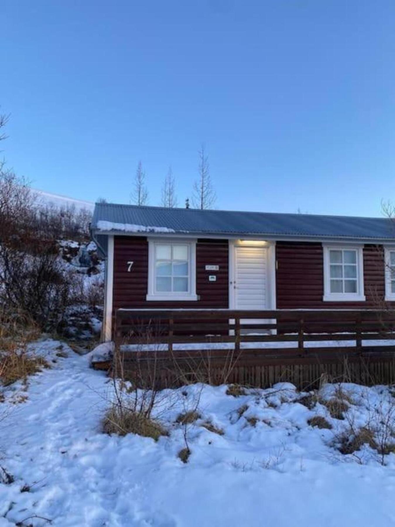 Cozy 2 Bedroom Cottage With Hot Tub Akureyri Exterior foto