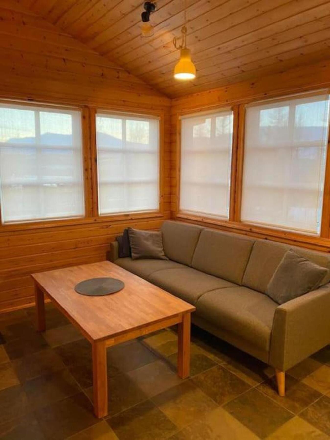 Cozy 2 Bedroom Cottage With Hot Tub Akureyri Exterior foto